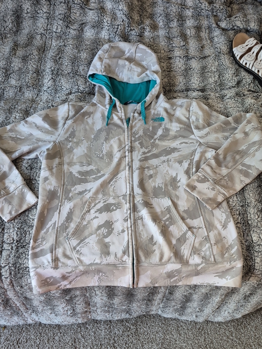 The North Face 🖤 Camo Zip-Up Hoodie with Teal Lining (895)